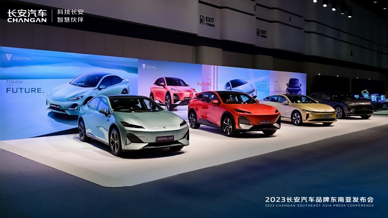 “右舵深蓝”惊艳亮相，多款重磅新车闪耀异国舞台